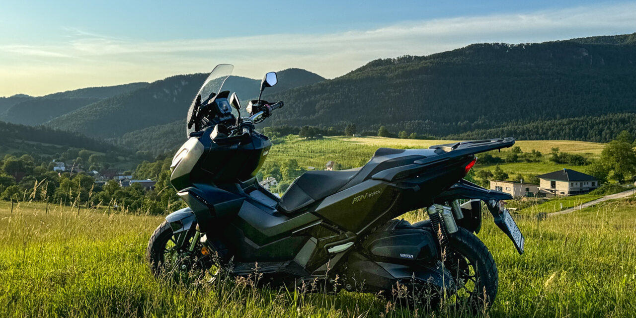 Test: Honda ADV 350 – paráda, ktorú si treba zaslúžiť